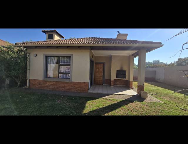 3 BEDROOM APARTMENT FOR SALE IN SINOVILLE